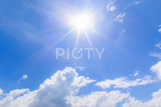 夏の空と太陽