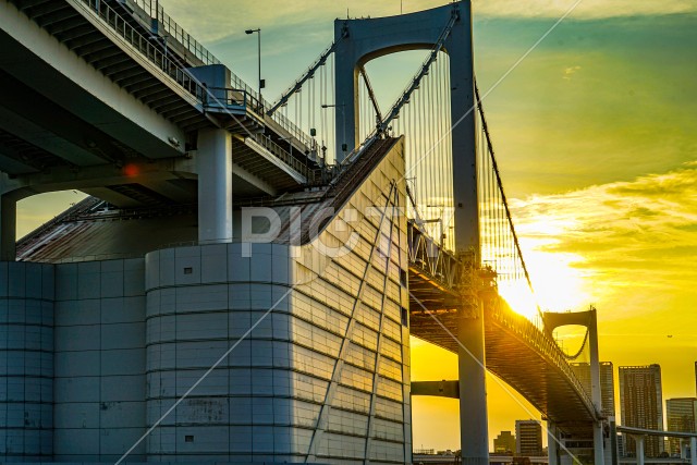 レインボーブリッジと東京の夕景