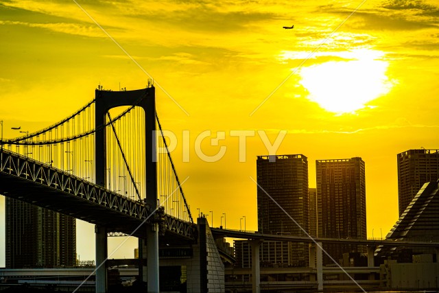 レインボーブリッジと東京の夕景