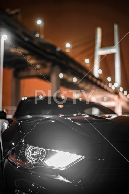 かっこいいスポーツカーのヘッドライトのイメージ