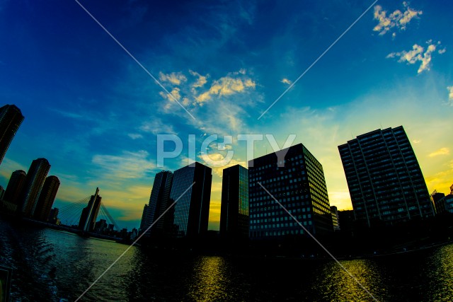 東京都中央区の街並みと夕景