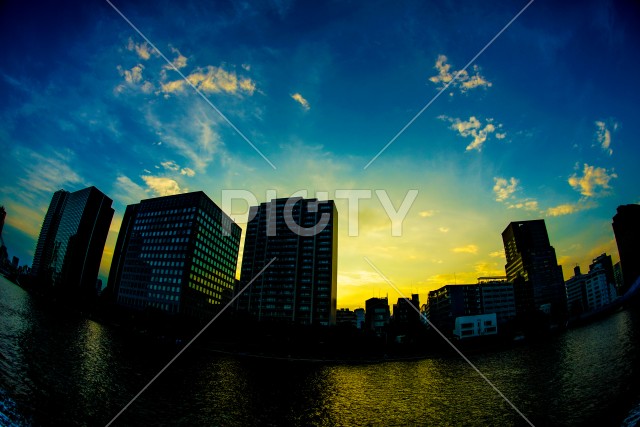 東京都中央区の街並みと夕景