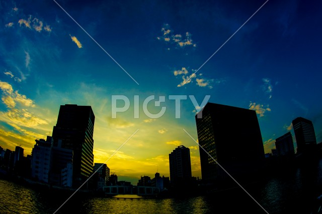 東京都中央区の街並みと夕景