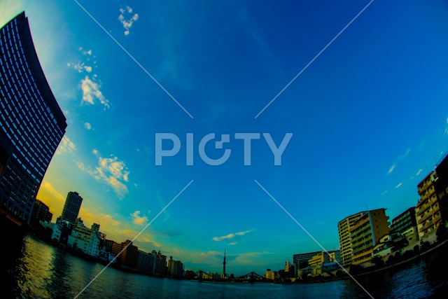 東京都中央区の街並みと夕景