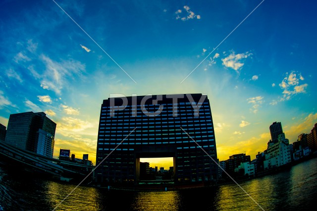 東京都中央区の街並みと夕景