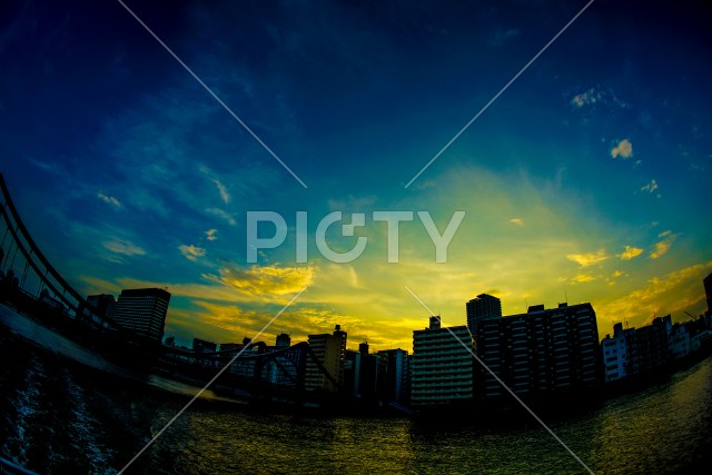 東京都中央区の街並みと夕景