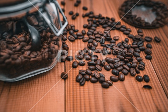 コーヒー豆とコーヒースプーン