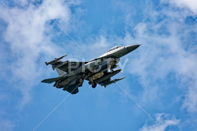 F-16 ファイティングファルコン