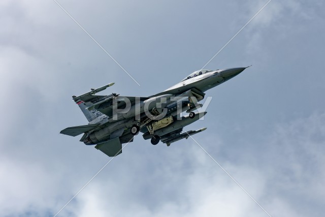 F-16 ファイティングファルコン