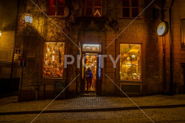 ストックホルム・ガムラスタンのクリスマスイルミネーションの街並み