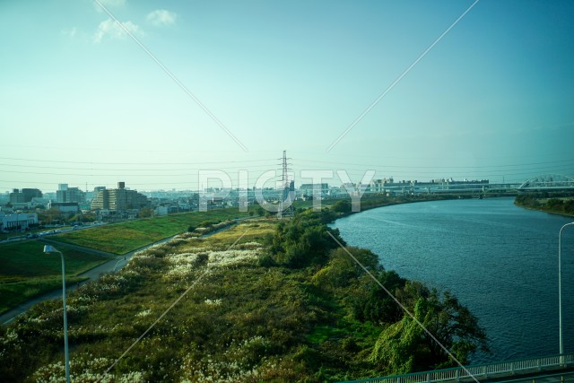 荒川と東京の街並み