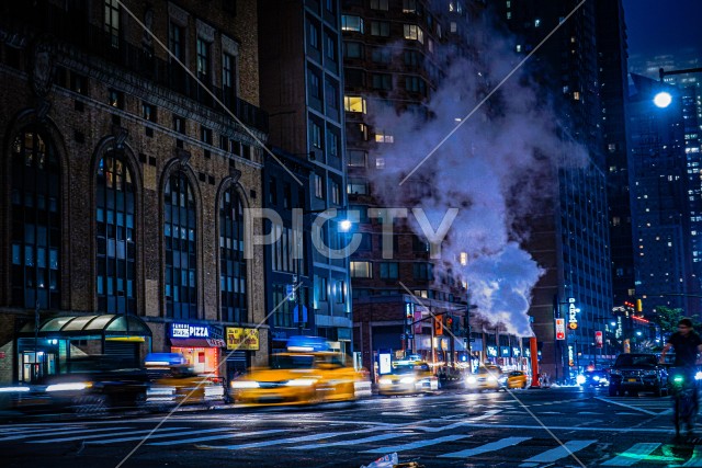 ニューヨークの街の夜景