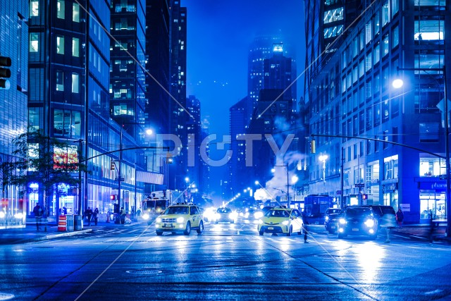 ニューヨークの街の夜景