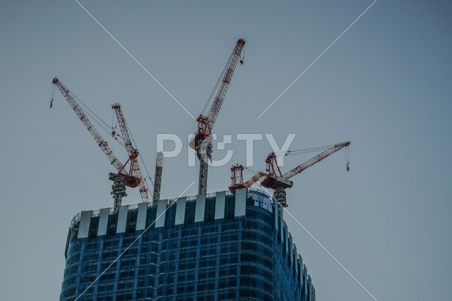 高層ビルの建設風景