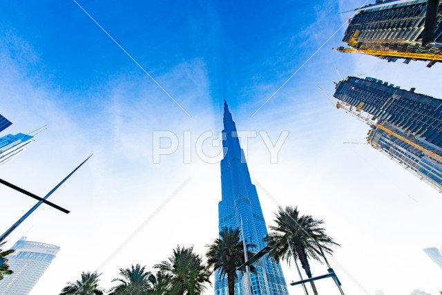 ブルジュカリファと青空（ドバイ）