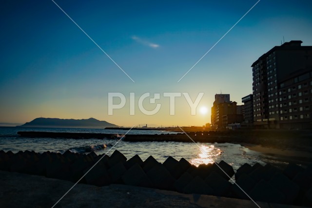 函館の砂浜と海