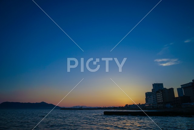 函館の砂浜と海