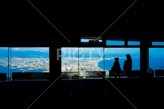 函館山から見える街並みとシルエット