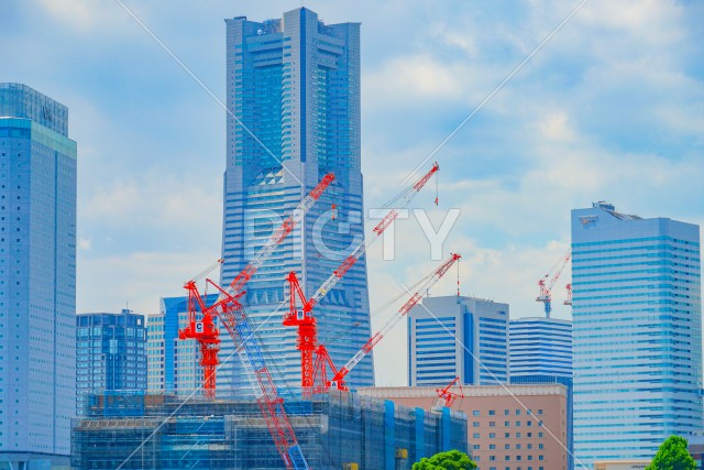 横浜みなとみらいのビル建設風景