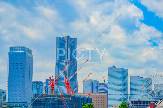 横浜みなとみらいのビル建設風景