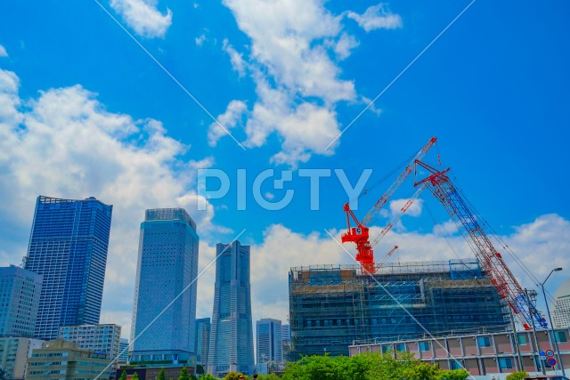 横浜みなとみらいのビル建設風景