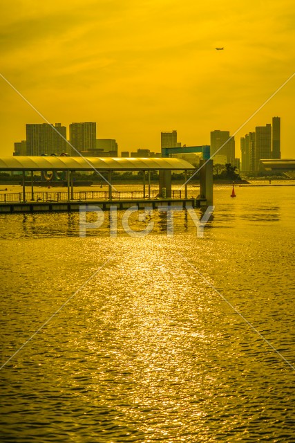 お台場海浜公園水上バスのりばの夕景