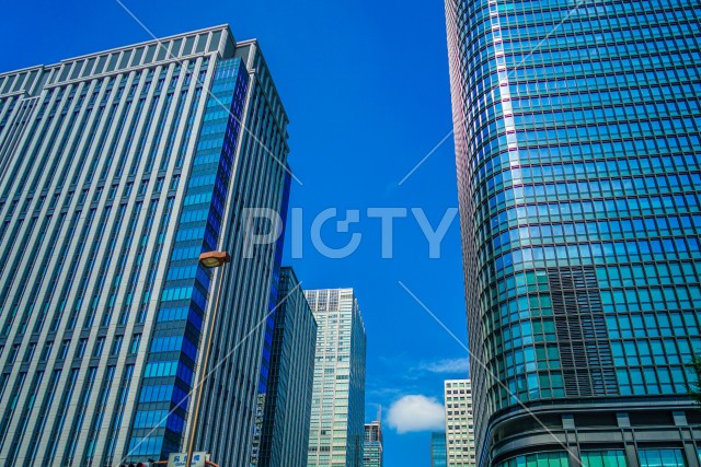 東京日本橋のオフィスビル群