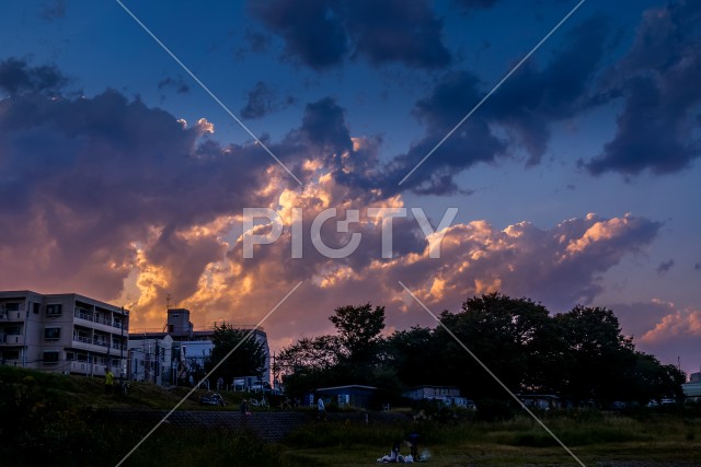 夕焼けの雲と空