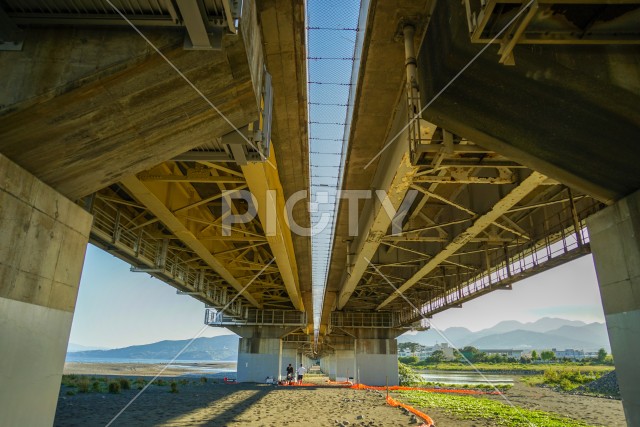 写真のタイトルが入ります