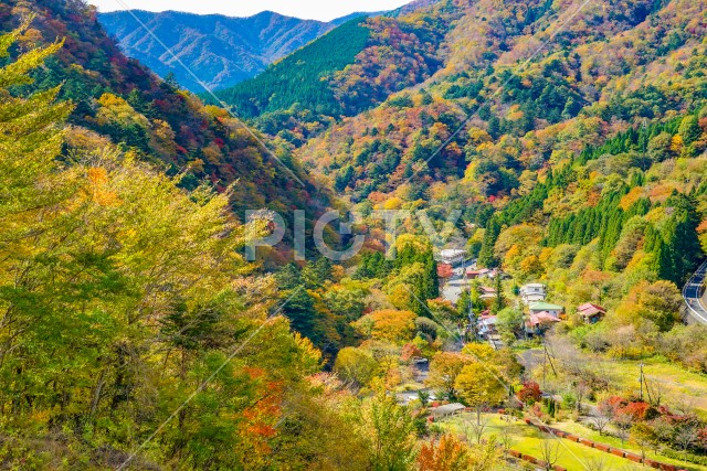 奥四万の山間の集落