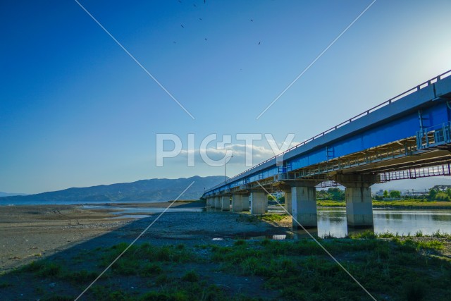 高速道路の高架線