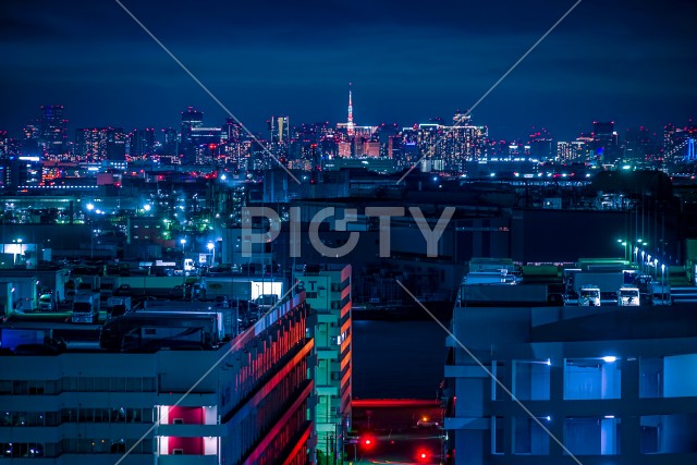 京浜工業地帯から見える東京の夜景