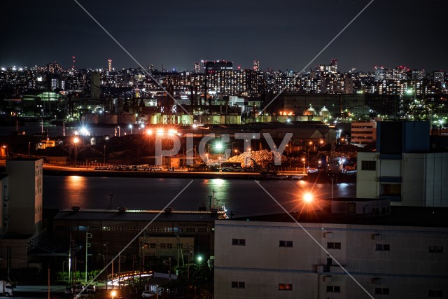 京浜工業地帯から見える東京の夜景