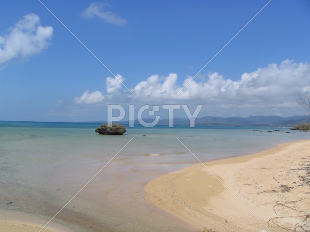 小浜島の海と岩