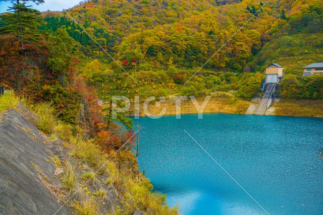 奥四万ダムの紅葉