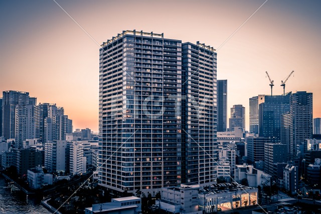 田町（港区）のビル群と夕景