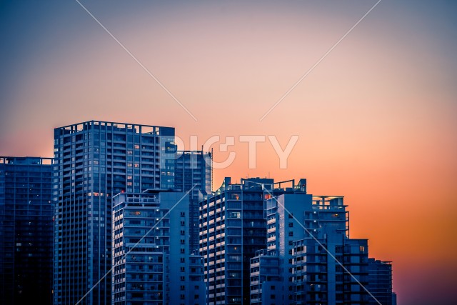 田町（港区）のビル群と夕景