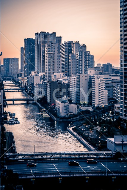 田町（港区）のビル群と夕景