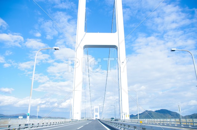 しまなみ海道の来島海峡大橋