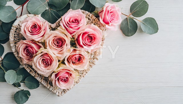 バレンタインのハートとピンクのバラのイメージ
