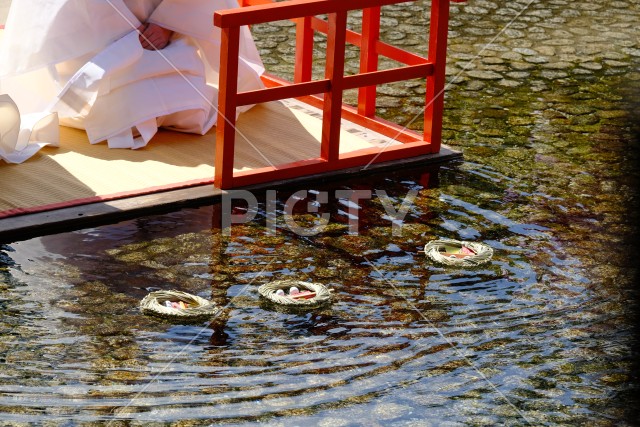 下鴨神社の京の流しびな