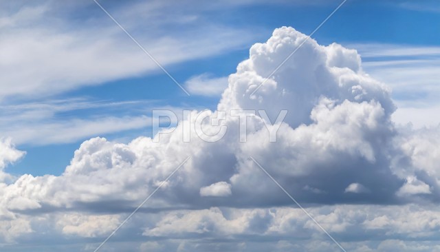爽やかな空と大きな雲