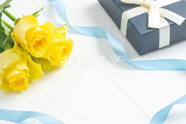 父の日プレゼントと黄色いバラ