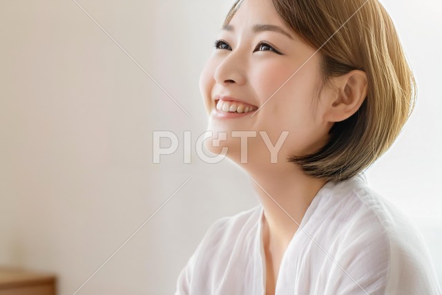 笑顔の日本人女性