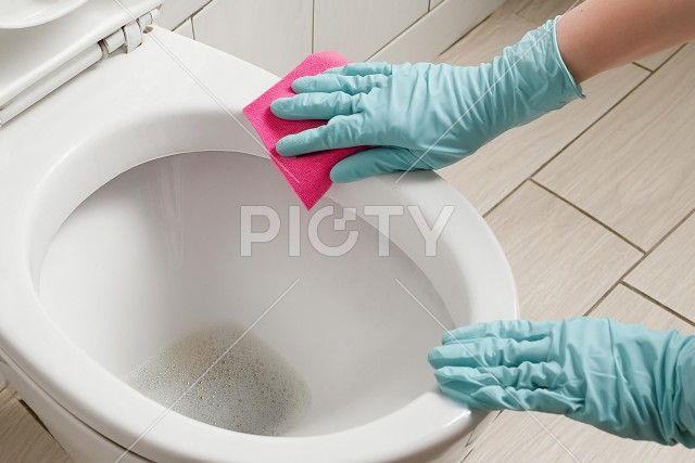 トイレ掃除のイメージ