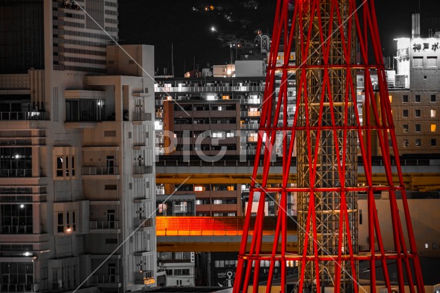 神戸ポートタワーと神戸の夜景