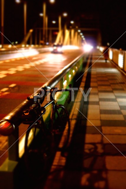橋とロードバイク